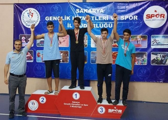 Grekoromen’de Hendek  Serbestte Akyazı
