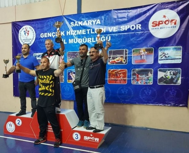 Grekoromen’de Hendek  Serbestte Akyazı
