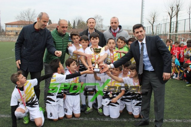 Şampiyon Hakkı Demir Orta Okulu