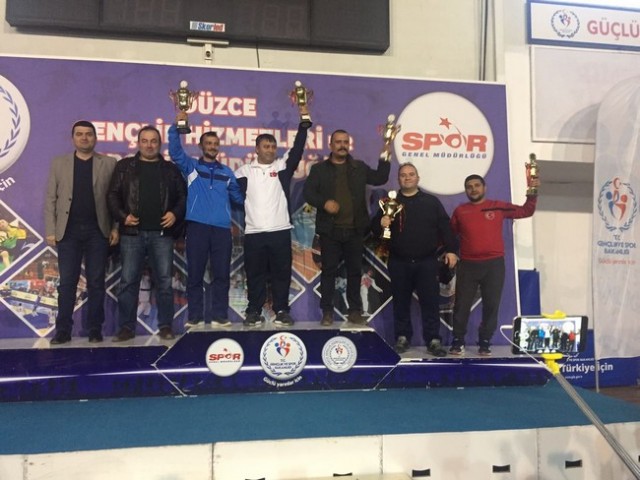 Halterciler Düzce’den mutlu döndü