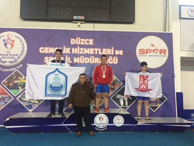 Halterciler Düzce’den mutlu döndü