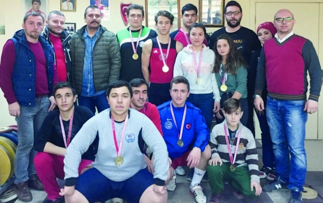 Okullar arası halterde birinciler belli oldu