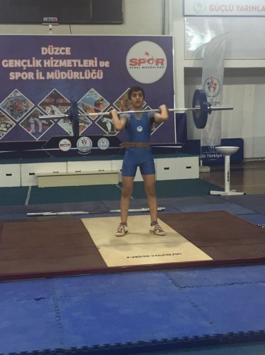 Halterciler Düzce’den mutlu döndü