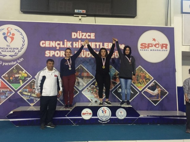Halterciler Düzce’den mutlu döndü