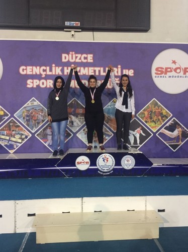 Halterciler Düzce’den mutlu döndü