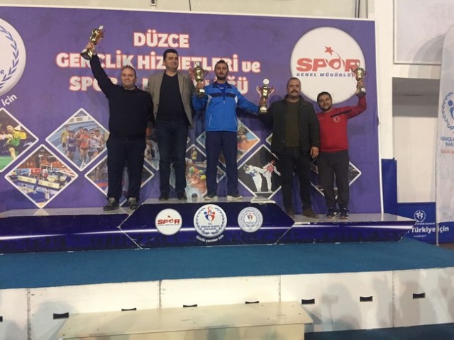 Halterciler Düzce’den mutlu döndü