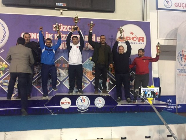 Halterciler Düzce’den mutlu döndü