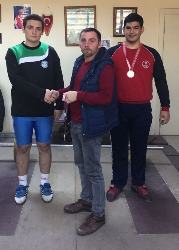 Okullar arası halterde birinciler belli oldu