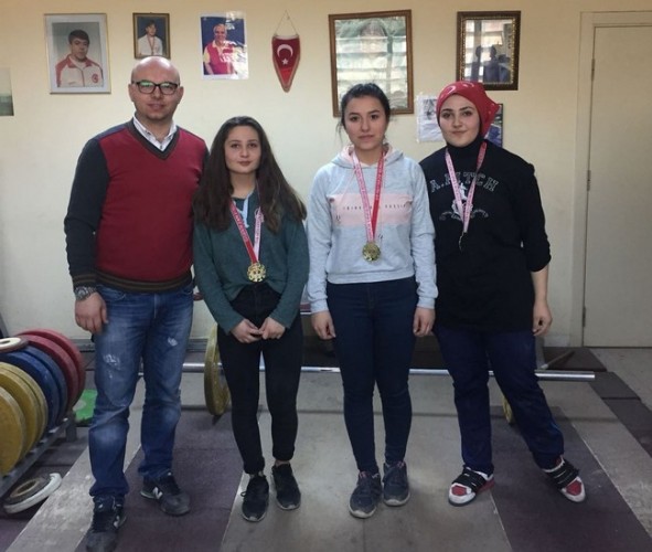 Okullar arası halterde birinciler belli oldu
