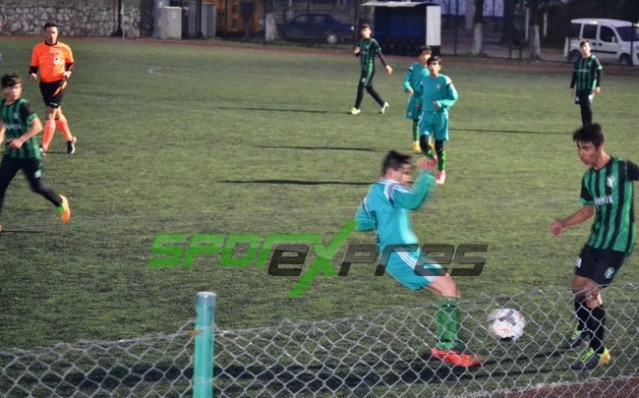 Harmanlık U14 ilk yarıda bitirdi