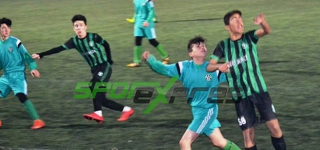 Harmanlık U14 ilk yarıda bitirdi