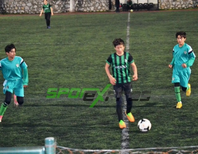 Harmanlık U14 ilk yarıda bitirdi