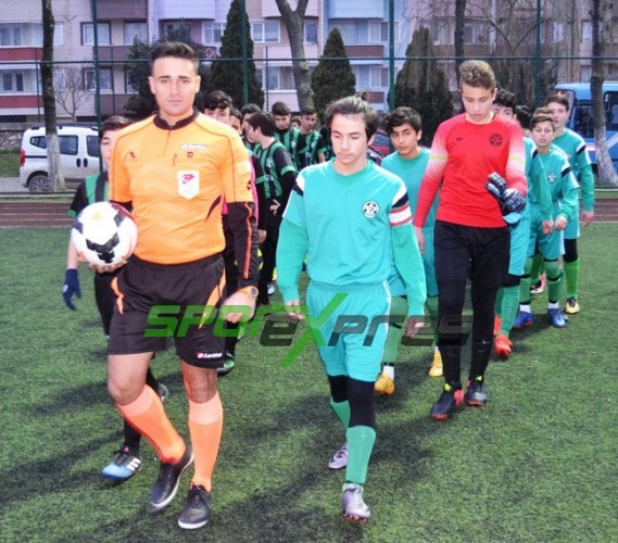 Harmanlık U14 ilk yarıda bitirdi