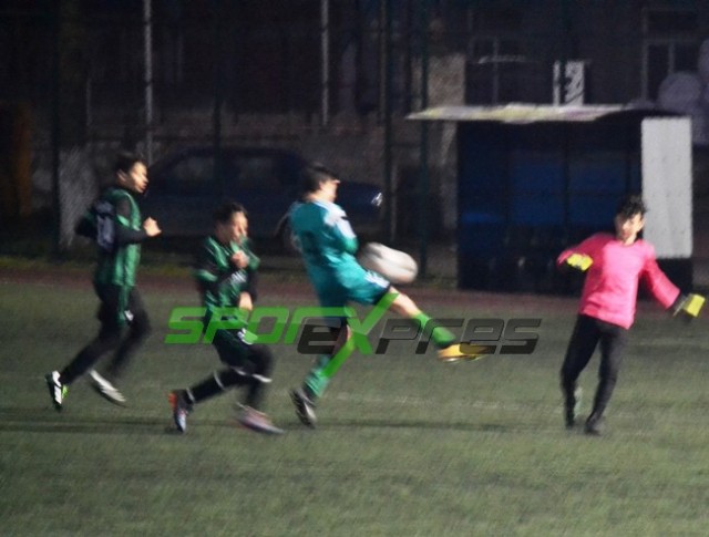 Harmanlık U14 ilk yarıda bitirdi