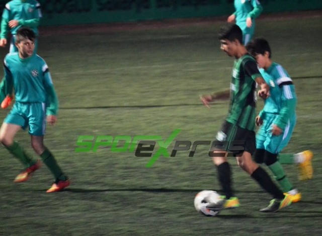 Harmanlık U14 ilk yarıda bitirdi