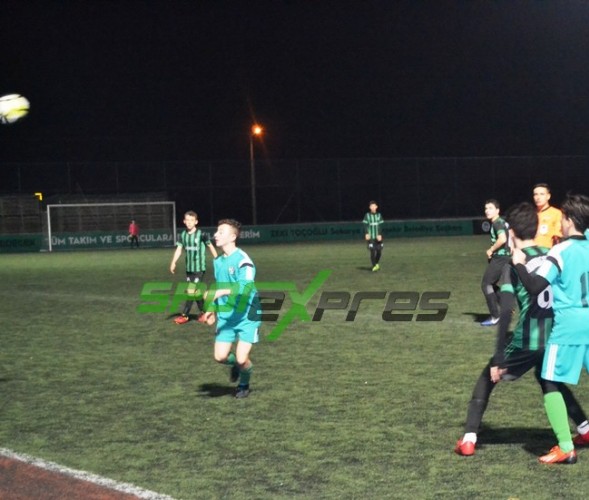 Harmanlık U14 ilk yarıda bitirdi
