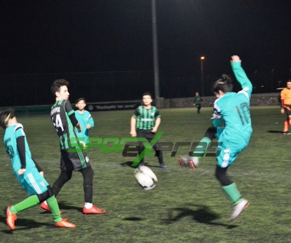 Harmanlık U14 ilk yarıda bitirdi