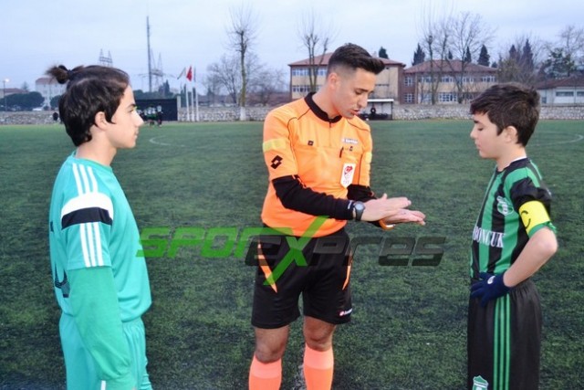 Harmanlık U14 ilk yarıda bitirdi