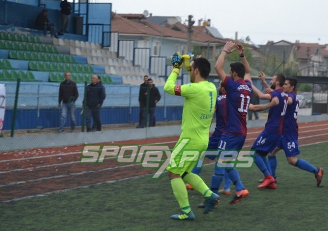 Harmanlıkspor zirvenin sahibi 3-0