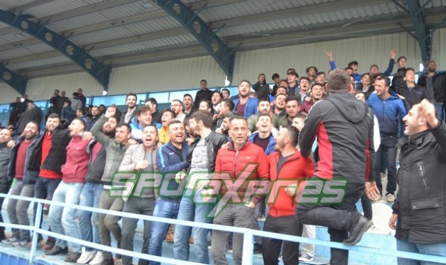 Harmanlıkspor zirvenin sahibi 3-0