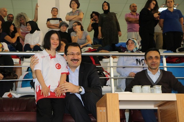 Havuz doldu taştı