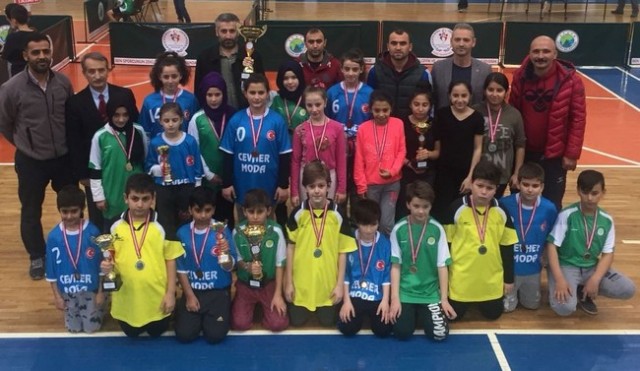 Hendek’te Masa Tenisi Şöleni