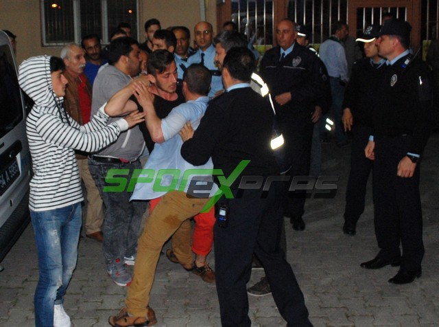 Olaylar çıktı ! Hakemlere saldırı önlenemedi..