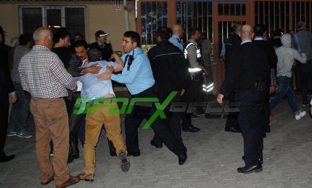 Olaylar çıktı ! Hakemlere saldırı önlenemedi..