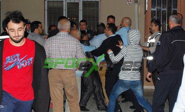 Olaylar çıktı ! Hakemlere saldırı önlenemedi..