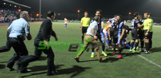 Olaylar çıktı ! Hakemlere saldırı önlenemedi..