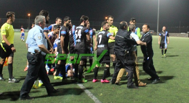 Olaylar çıktı ! Hakemlere saldırı önlenemedi..