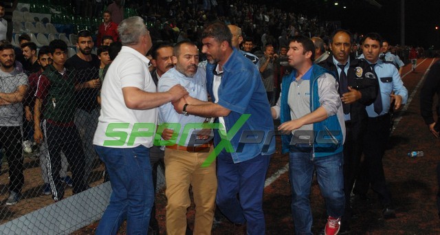 Olaylar çıktı ! Hakemlere saldırı önlenemedi..