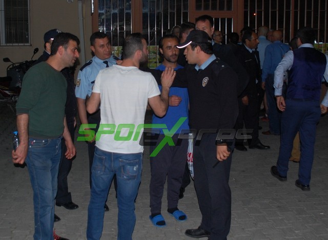 Olaylar çıktı ! Hakemlere saldırı önlenemedi..