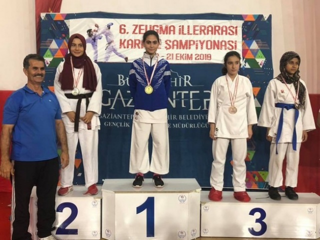 Madalya avcısı Hendekli karateciler