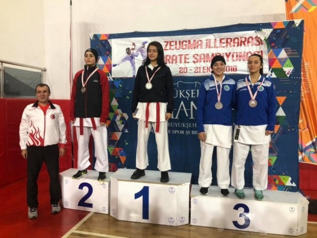 Madalya avcısı Hendekli karateciler