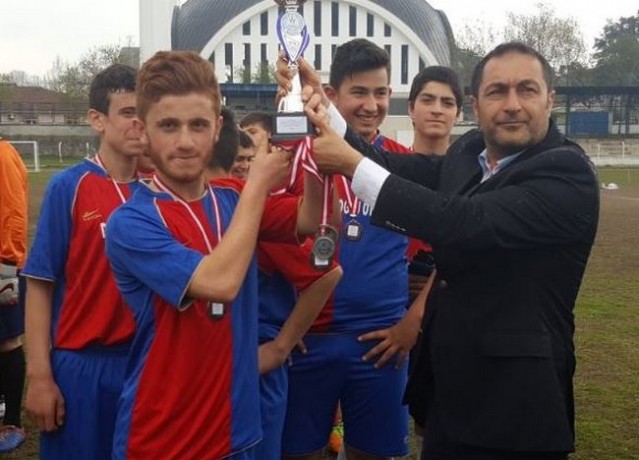 Hendek’te Yeşilyurt ve İ.H.O. şampiyon oldu