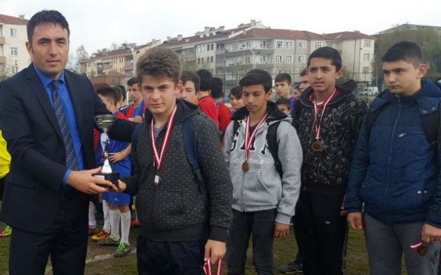 Hendek’te Yeşilyurt ve İ.H.O. şampiyon oldu