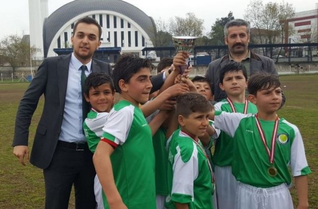 Hendek’te Yeşilyurt ve İ.H.O. şampiyon oldu