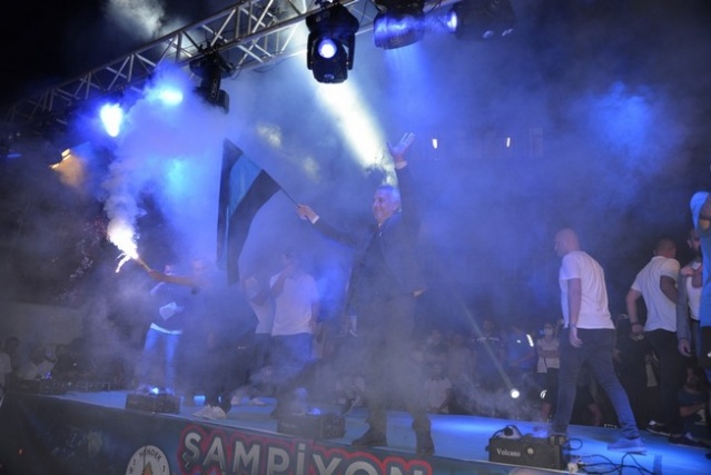 Hendekspor, şampiyonluğu kutladı