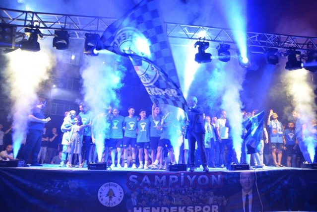 Hendekspor, şampiyonluğu kutladı