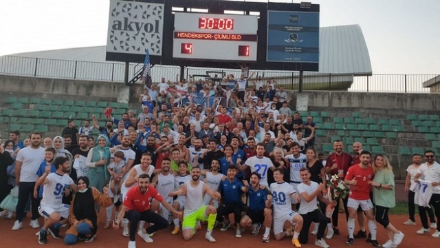 Hendekspor, şampiyonluğu kutladı