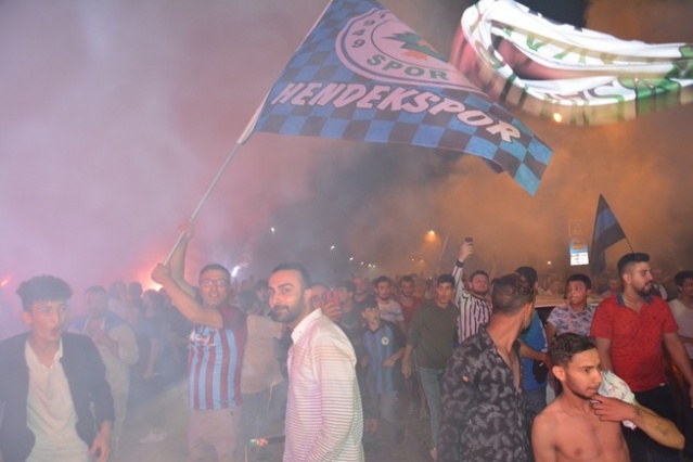 Hendekspor, şampiyonluğu kutladı
