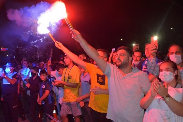 Hendekspor, şampiyonluğu kutladı