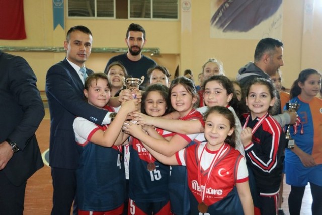 Minikler Hentbol finalleri sona erdi