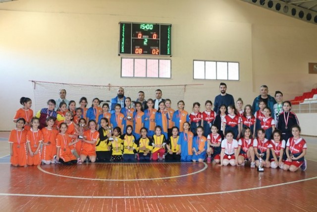 Minikler Hentbol finalleri sona erdi