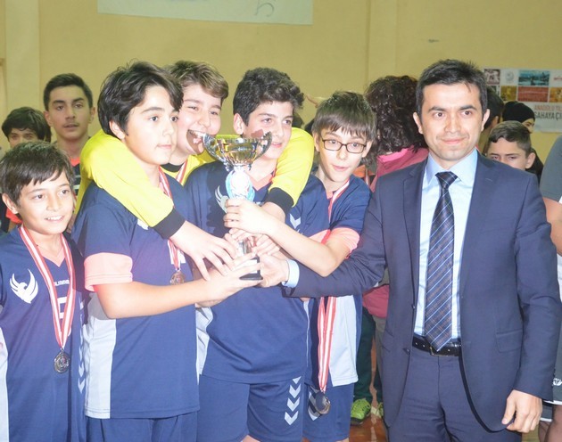Yıldızlar Hentbol’da Şampiyon Üzeyir Garih