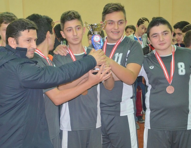 Yıldızlar Hentbol’da Şampiyon Üzeyir Garih