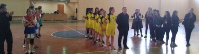 Hentbol'da Mefkure ve Büyükesence şampiyon