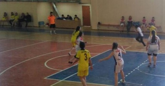 Hentbol'da Mefkure ve Büyükesence şampiyon