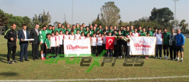 Minik Öğrencilerden Sakaryaspor'a moral ziyareti